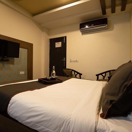 Super Collection O Golden Avenue Hotel Thiruvananthapuram Bagian luar foto